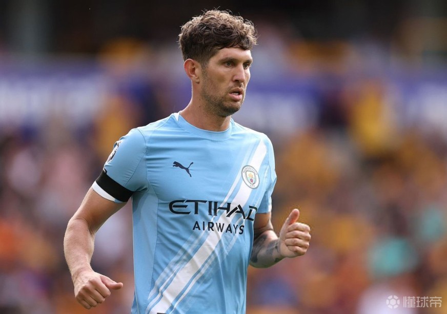 图赫尔：斯通斯的小腿在训练中感到了疼痛；目前我全力支持他