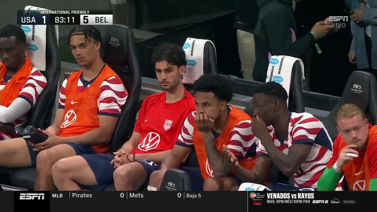 美国1-5落后比利时场边波切蒂诺黑脸绝望无语