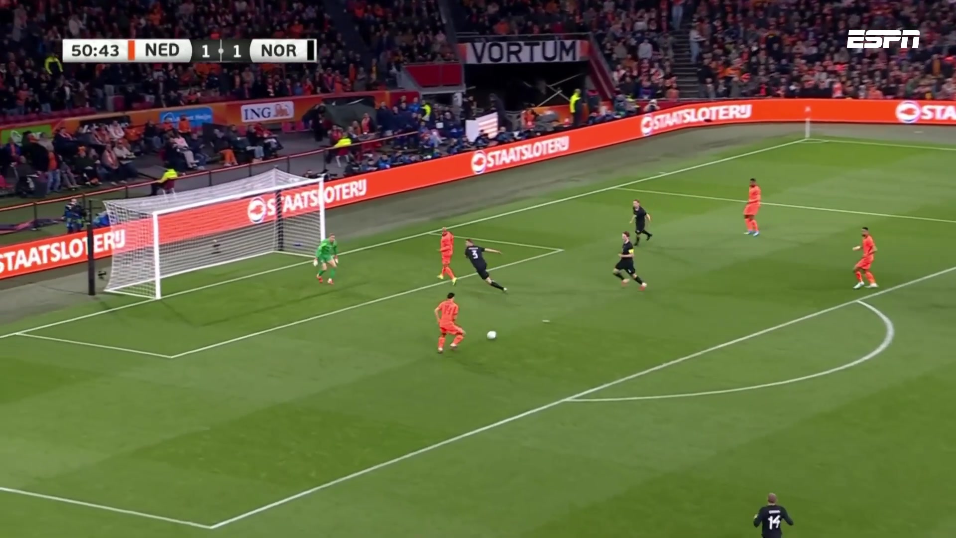 荷兰2-1反超比分邓弗里斯横传赖因德斯无人盯防打门得手