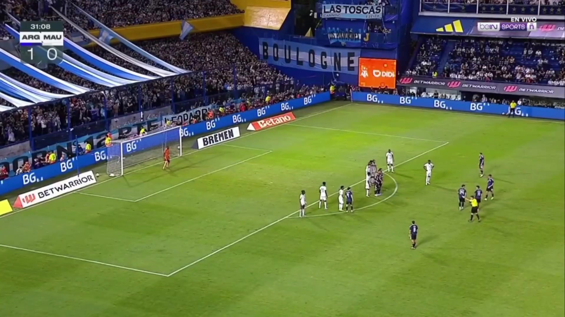 阿根廷再下一城帕斯主罚任意球直接破门梅西替补席鼓掌